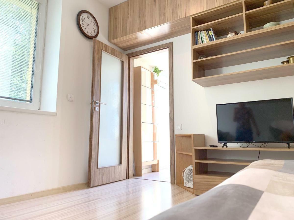 Krasny Apartman U Lesa, Trolejbus Do Centra A Bvv, Parkovani Zdarma เบอร์โน ภายนอก รูปภาพ